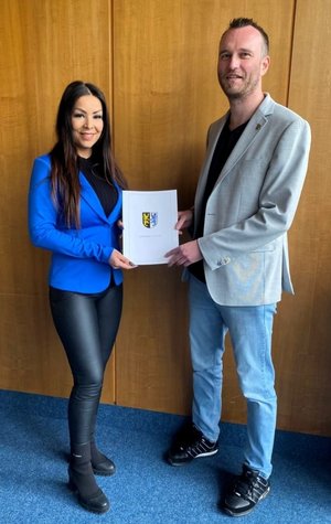 Jullia Molter und Landrat Johannes Huber