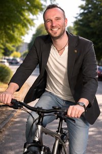 Landrat Johannes Huber auf dem Fahrrad